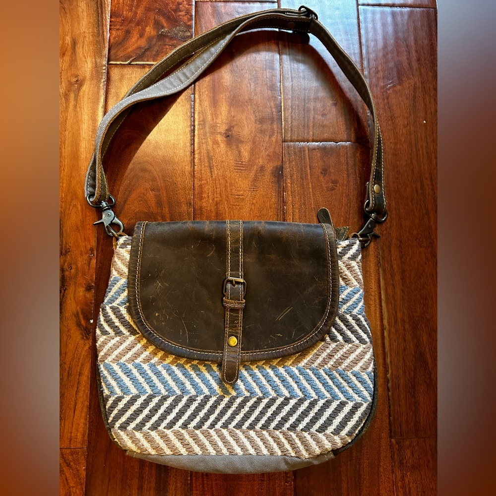 Myra Bag Winner Small & Crossbody Bag Chevron